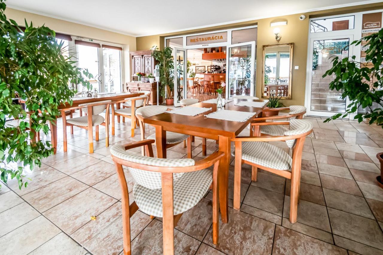 Hotel Squash Centrum Prievidza Dış mekan fotoğraf