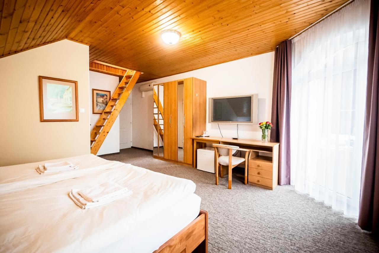 Hotel Squash Centrum Prievidza Dış mekan fotoğraf