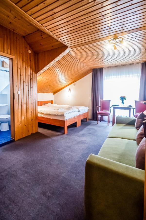 Hotel Squash Centrum Prievidza Dış mekan fotoğraf