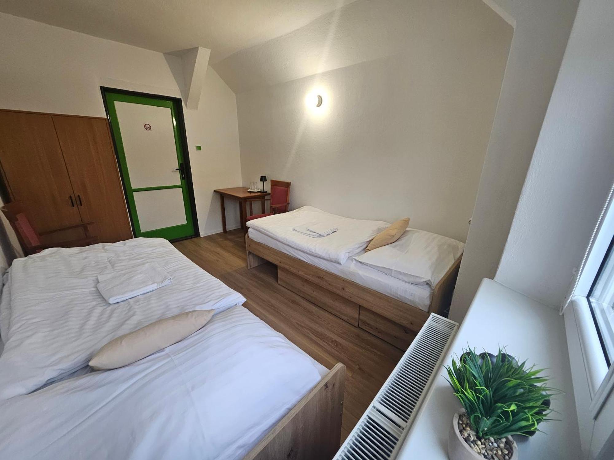Hotel Squash Centrum Prievidza Oda fotoğraf