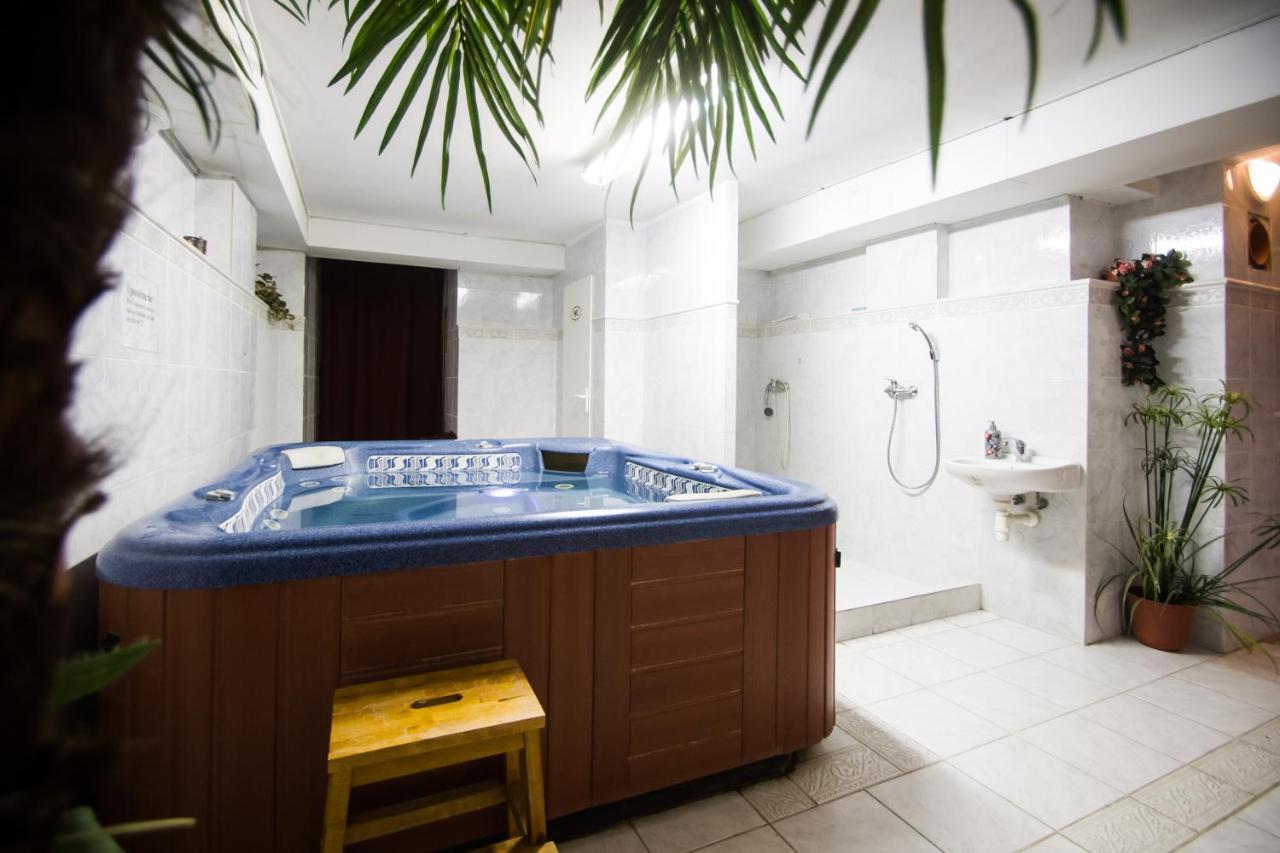 Hotel Squash Centrum Prievidza Dış mekan fotoğraf